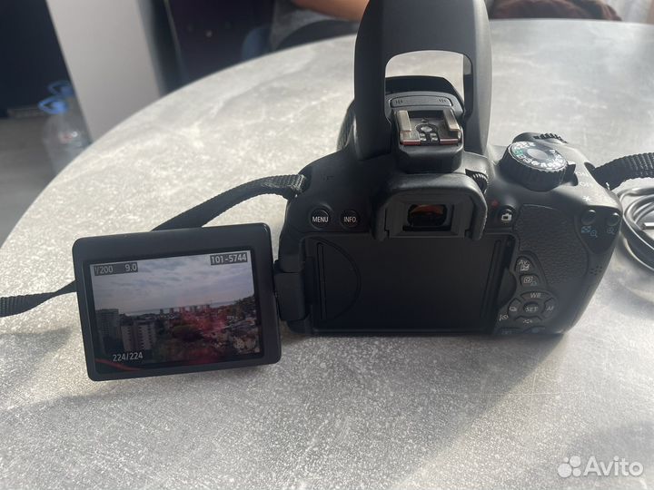 Зеркальный фотоаппарат canon EOS 650 D