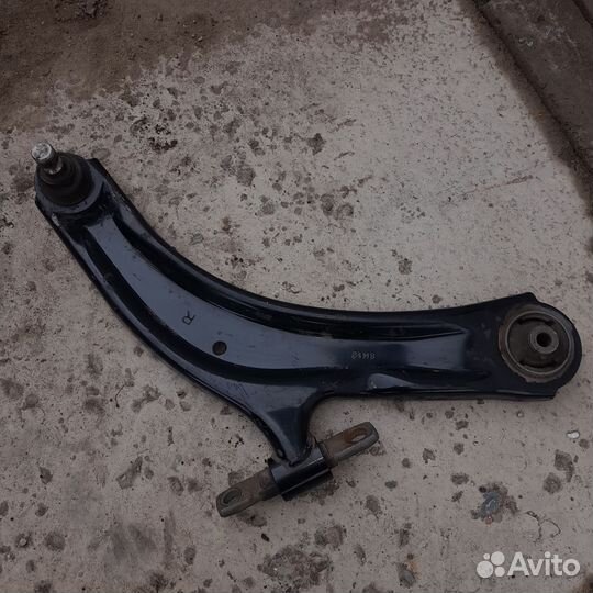 Правый передний рычаг Ниссан Кашкай J10