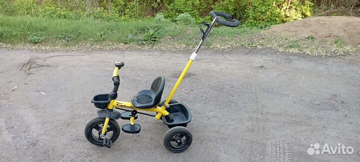 Детский трехколесный велосипед с ручкой