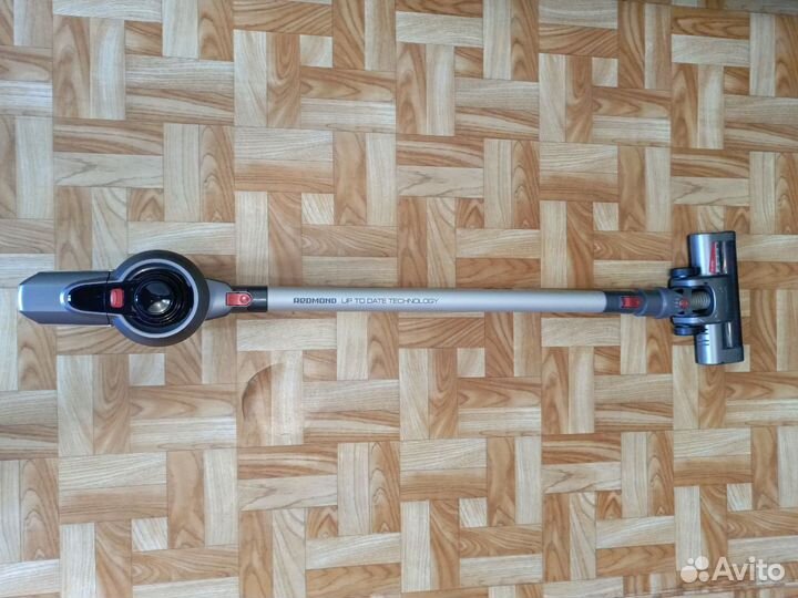 Аккумуляторный пылесос Redmond RV-UR356