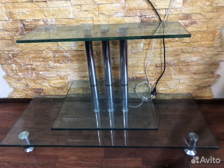 Стеклянная тумба под тв