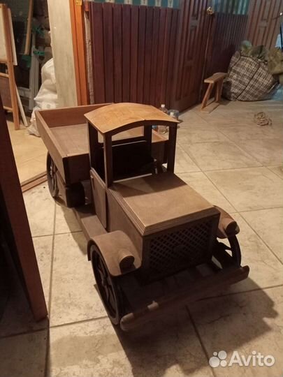 Сундук и машина, дерево. Ручная работа