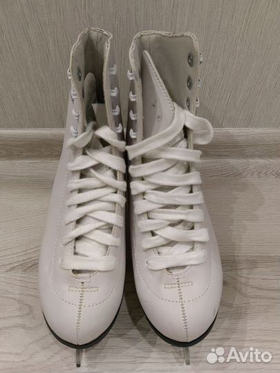 Коньки фигурные женские 40 размер