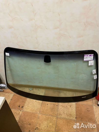 Лобовое стекло BMW