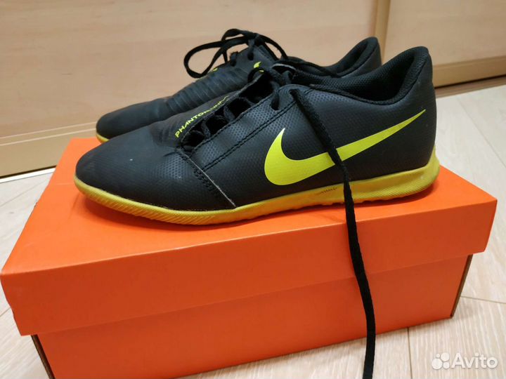 Футбольные бутсы Nike
