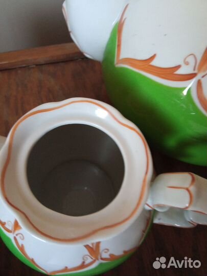 Заварочный чайник и кувшин