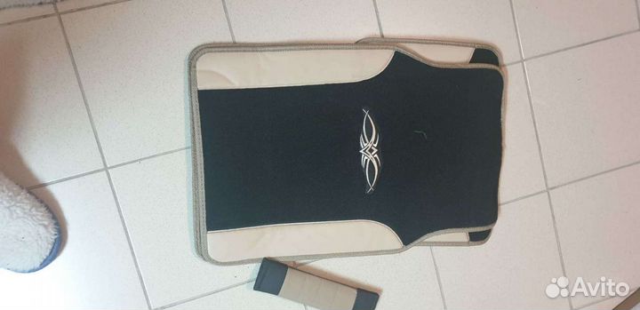 Автомобильные коврики универсальные