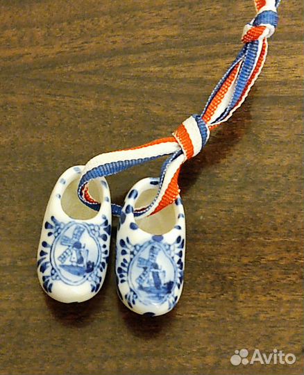 Сувенирные фарфоровые башмачки-кломпы. Голландия