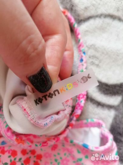 Купальник для девочки и тапочки для бассейна