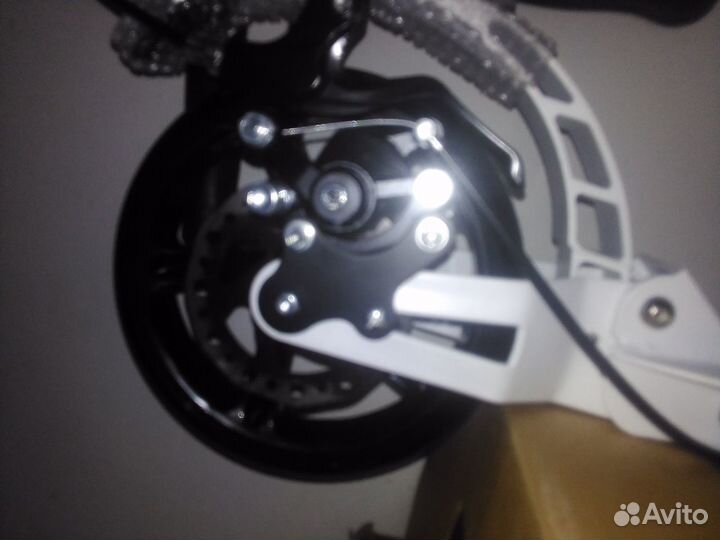 Самокат урбан белый с дисковым тормозом 4-50лет