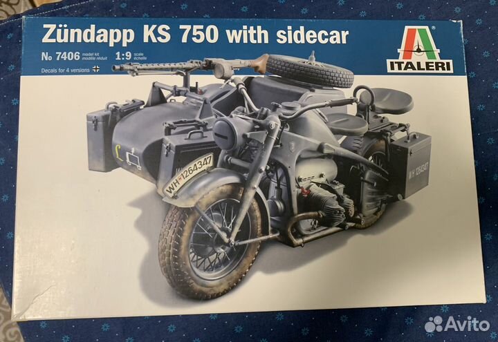 Модель немецкого мотоцикла 1/9 с немцами