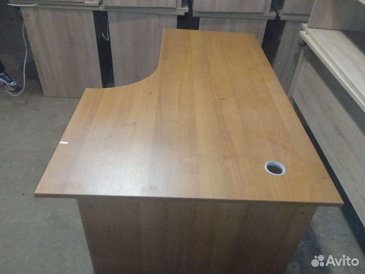 Стол офисный угловой