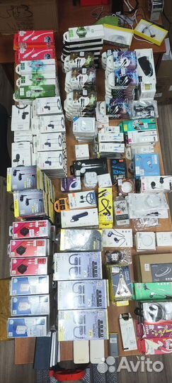 Лот аксессуаров для мобильных телефонов
