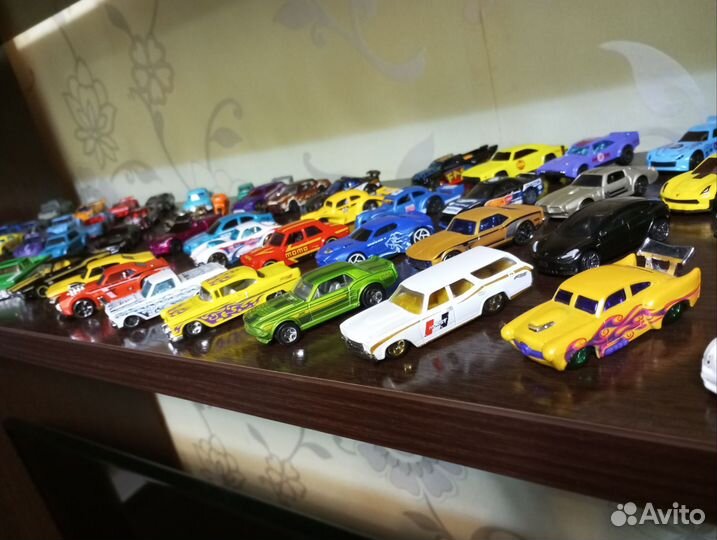 Модели автомобилей 1:64