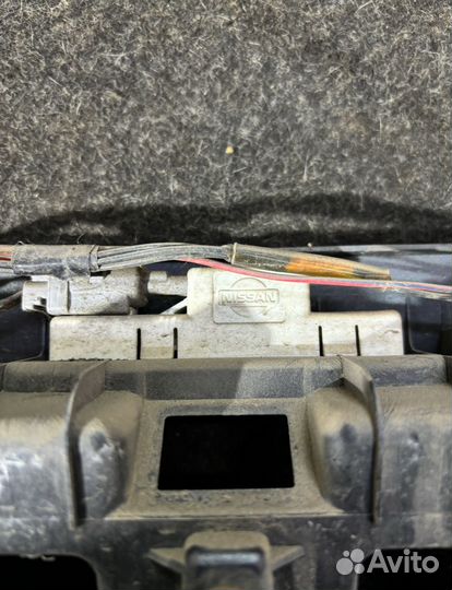 Рамка крышки багажника Nissan Primera P12