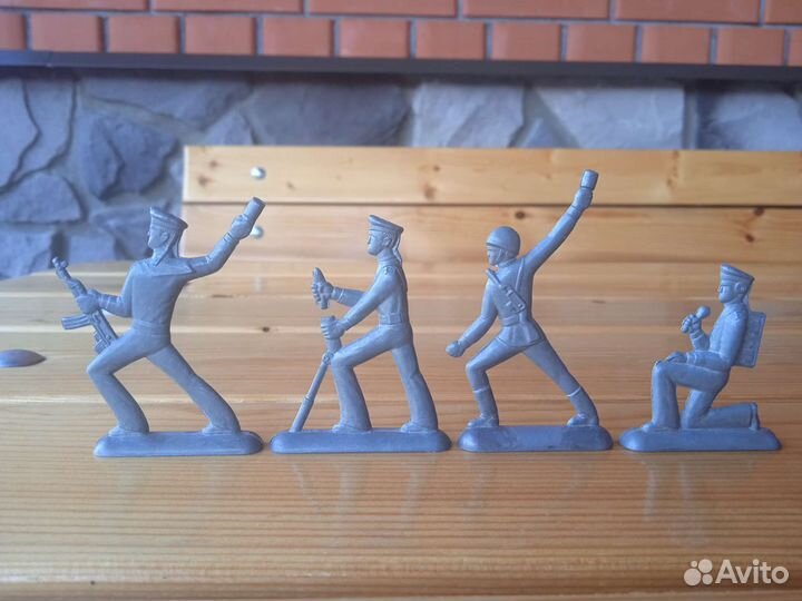 Солдаты СССР оловянные