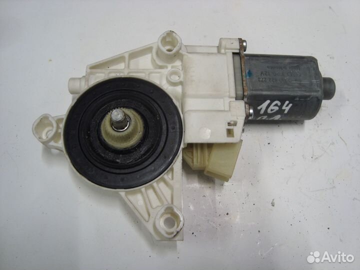 Моторчик переднего левого стеклоподъемника W164 A2