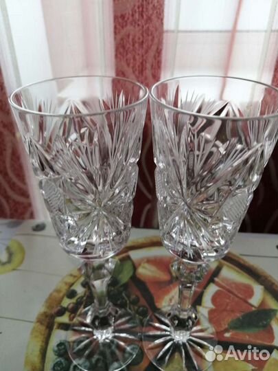 Винтажные бокалы для свадебной церемонии, и лебеди