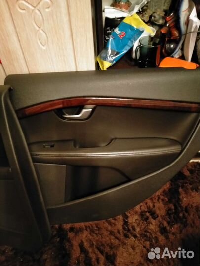 Обивка дверей на volvo xc70 комлект