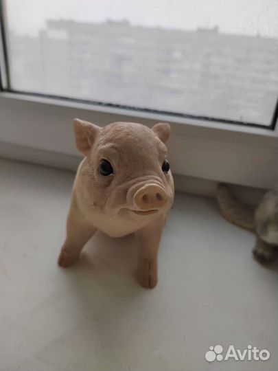 Статуэтка свинка