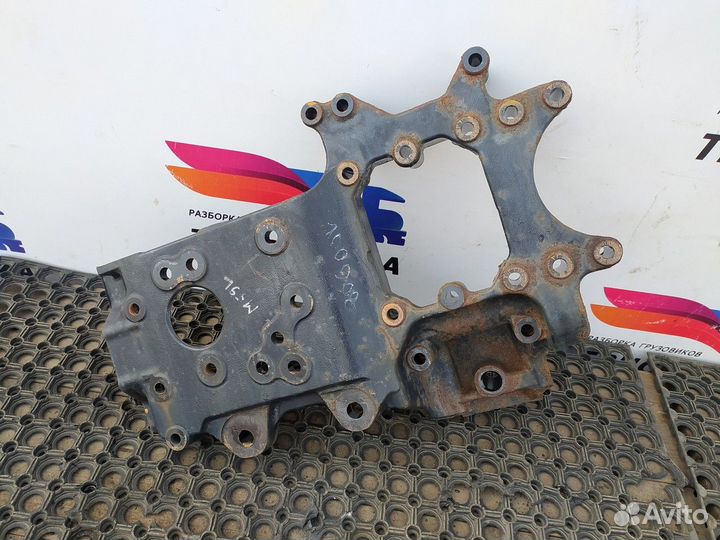 Кронштейн рессоры передней левый