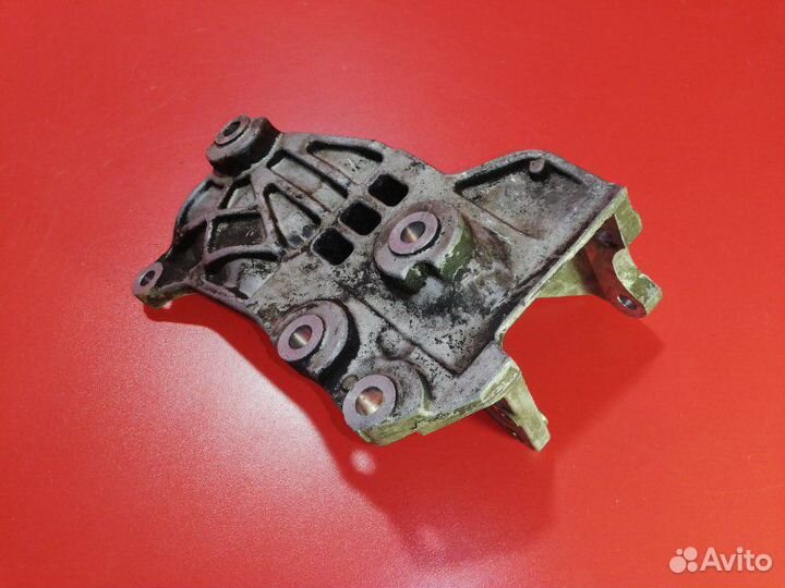 Кронштейн Генератора Infiniti Qx56 JA60 VK56DE