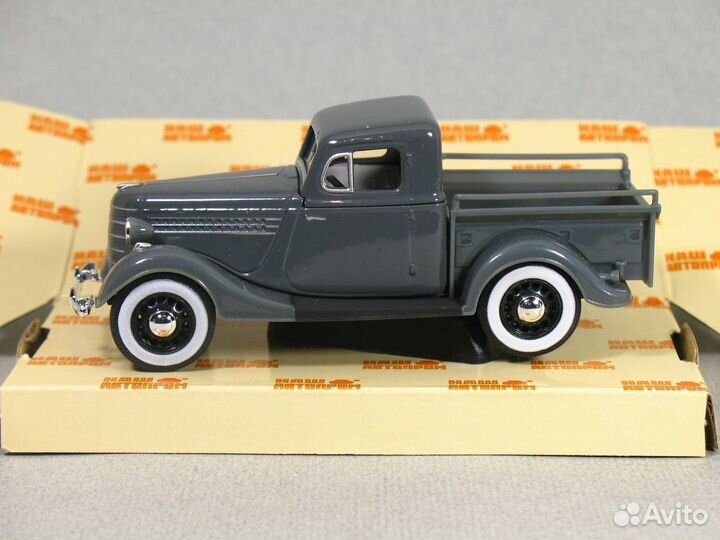 1/43 газ 11-415 серый наш автопром