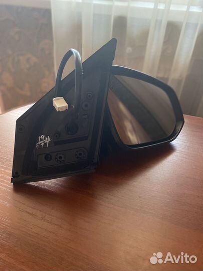 Правое зеркало на Toyota RAV 4