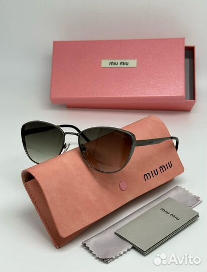 Солнцезащитные очки miu miu