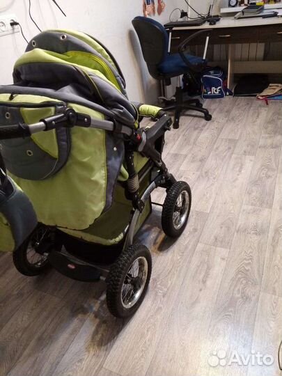 Коляска с амортизаторами