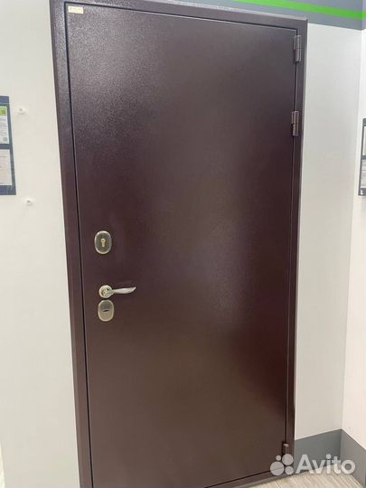 Дверь входная уличная с терморазрывом