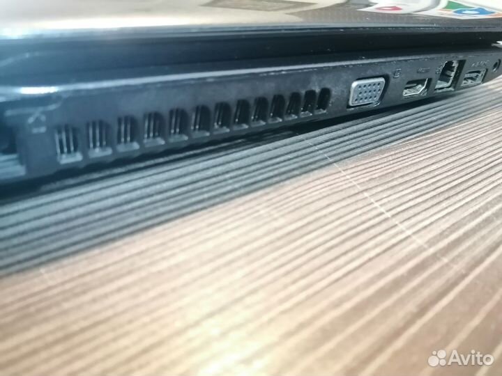 Ноутбук Toshiba для учебы, работы