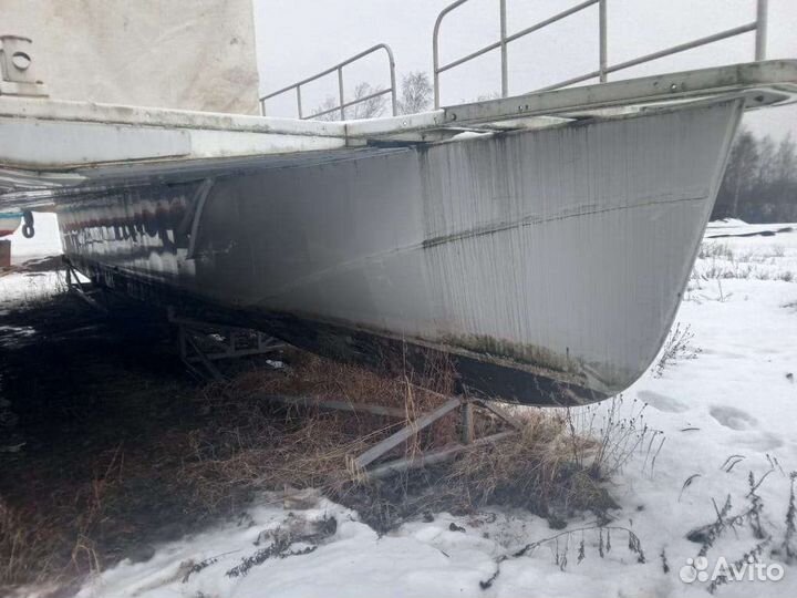 Катамаран хаусбот