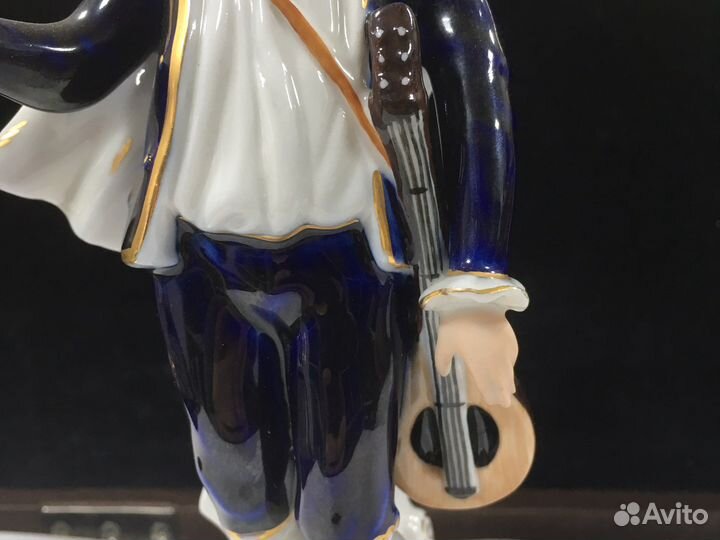 Фарфоровая Статуэтка «Трубадур» Royal Dux