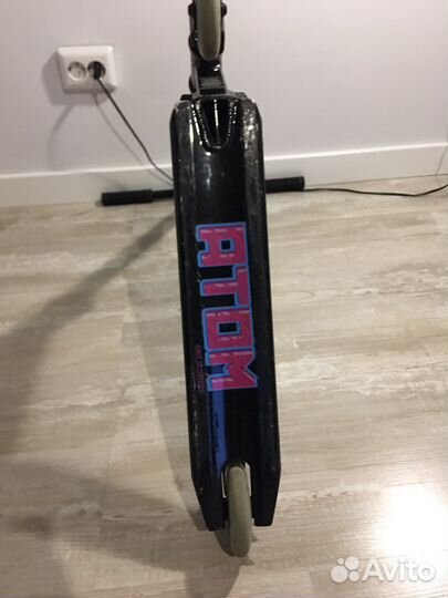 Трюковой самокат Atom