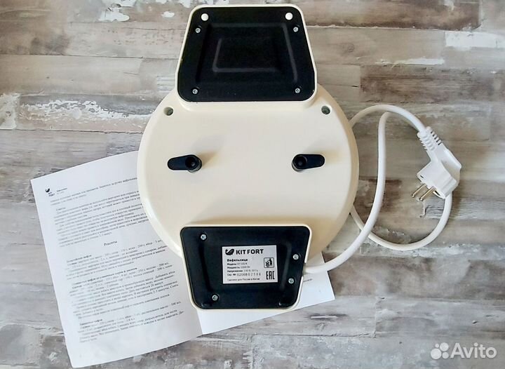 Электрическая вафельница Кitfort