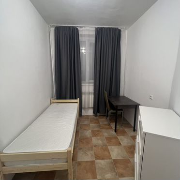 Комната 14 м² в 4-к., 1/2 эт.