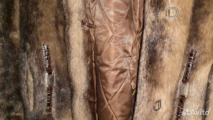 Шуба с капюшоном из искуственного меха 52 размер