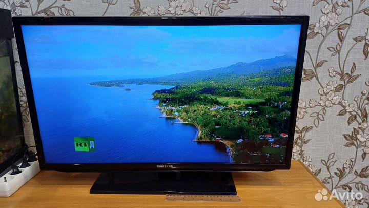 Телевизор SMART tv 32 бу