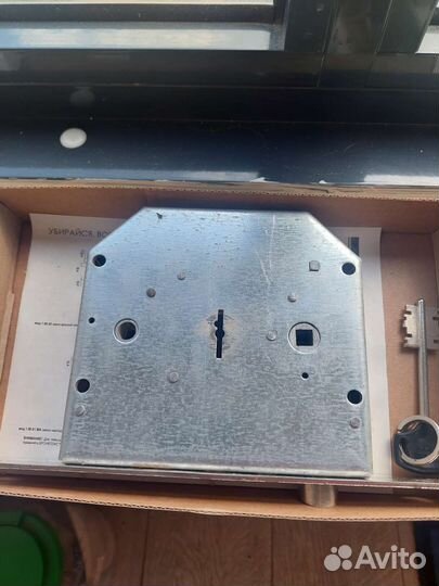 Замок дверной