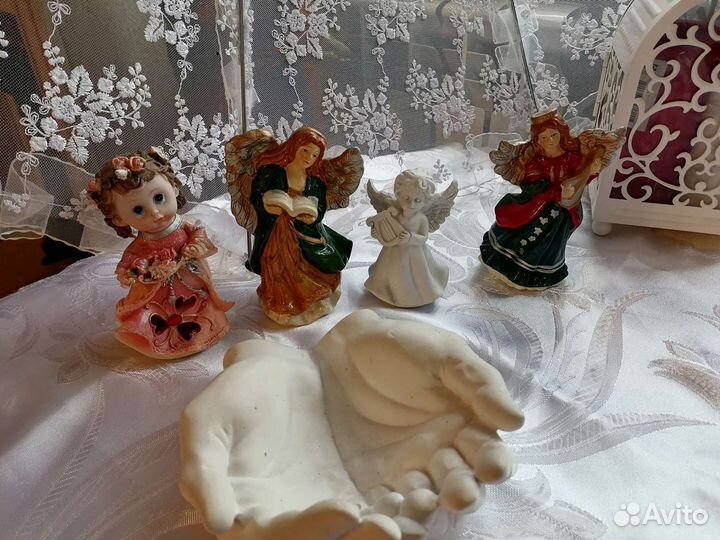 Статуэтки разные, декоративное кашпо руки