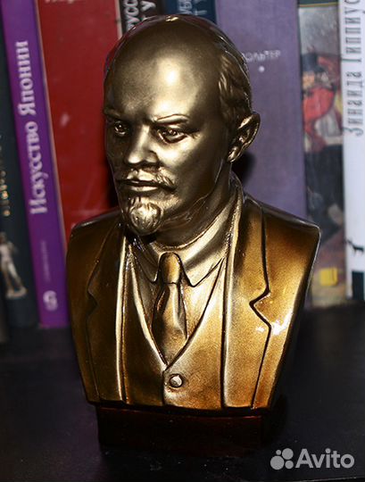 Тонированный под бронзу гипсовый бюст В. И. Ленина