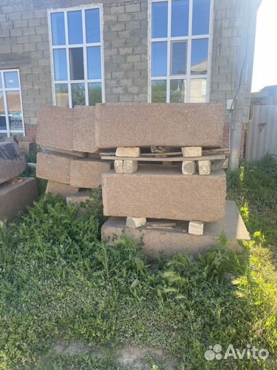 Гранитные блоки
