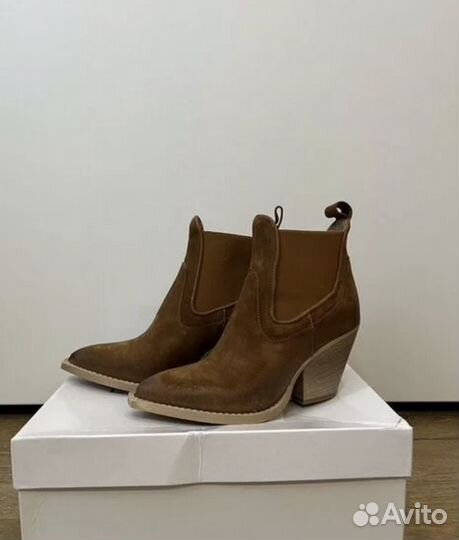 Ботильоны казаки 36 Италия