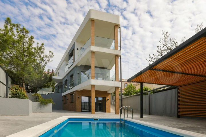 Дом 267 м² на участке 4 сот.