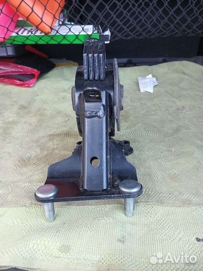 Подушка двигателя задняя Lexus