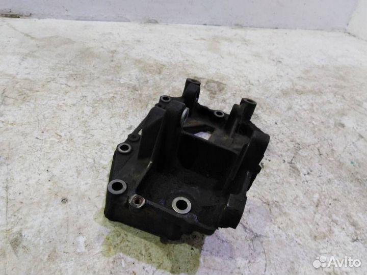 Кронштейн генератора Пежо