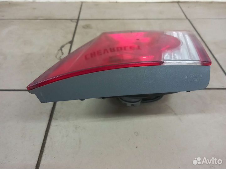Левый фонарь в крышку багажника Шевроле Круз седан