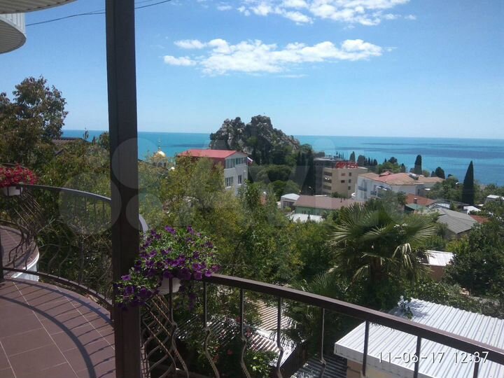 Дом 218 м² на участке 4,3 сот.