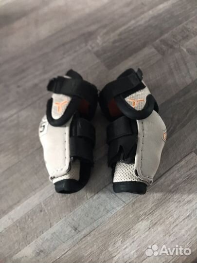 Хоккейный шлем